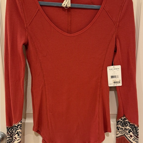 Women’s size L NWT Free People We The Free thermal bandana cuff brick red top - Picture 4 of 12